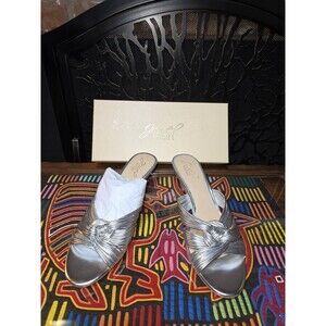 Jewel Badgley Mischka Mia Twisted Leather Silver Mule Heels Size 9 NEW In Box